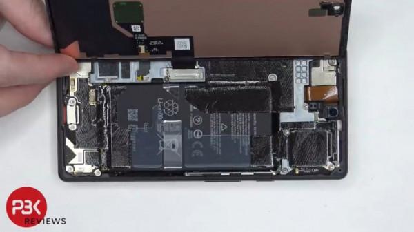 PBKreviews分享Pixel 6智慧機拆解影片 充電口焊接固定在主機板上