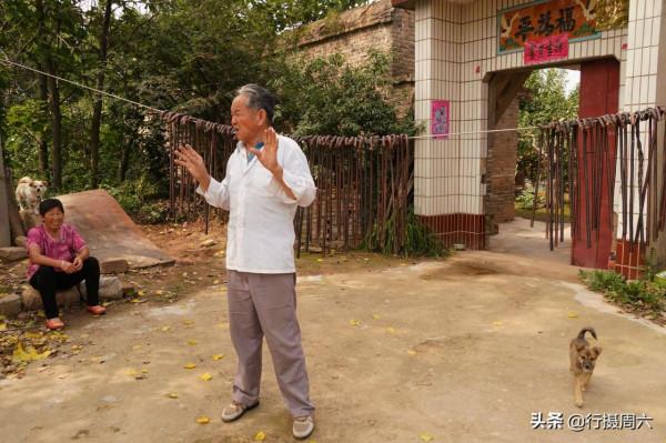 山西農民大叔1個原木柺杖加工8年多,全國獨創,賣價1600元 山西農民大叔1個原木柺杖加工8年多,全國獨創,賣價1600元