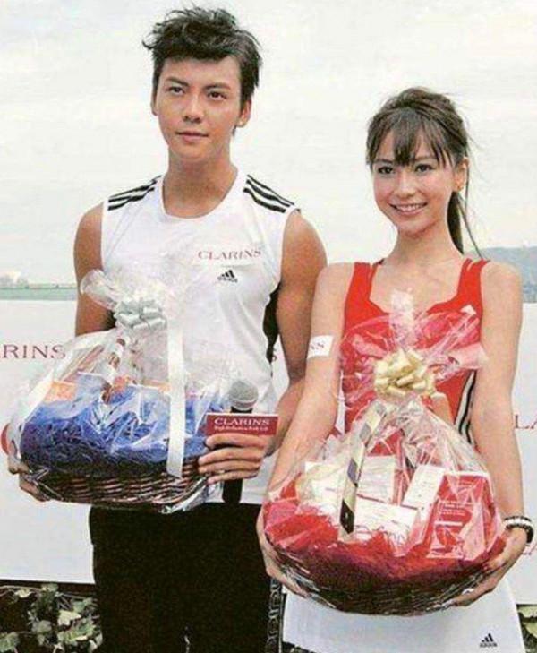 狗仔之母查小欣發文，提及黃曉明楊穎離婚的訊息，還談到了陳偉霆