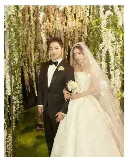 娛樂圈偶像又有孩子出現了，這次瓜的味道有點不一樣