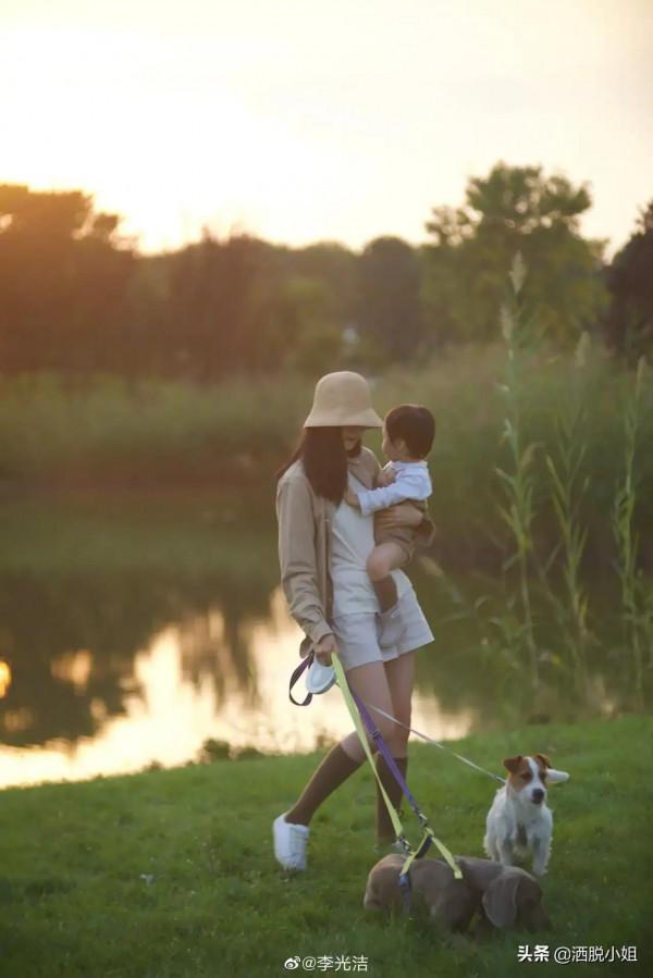 羨慕了，李光潔這一家子太有浪漫氣息了