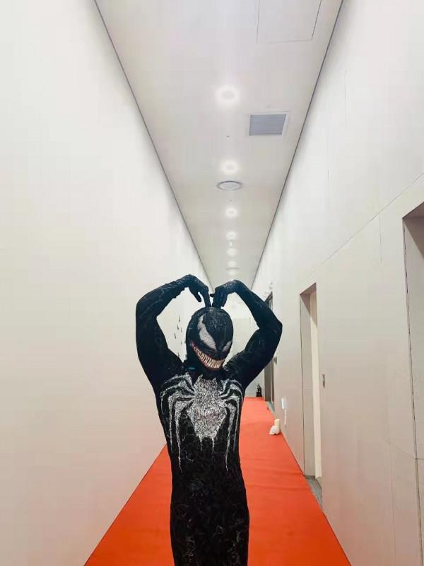 明星萬聖節妝容大不同:歐陽娜娜雙面天使,黃仁俊cos匹諾曹 明星萬聖節妝容大不同:歐陽娜娜雙面天使,黃仁俊cos匹諾曹