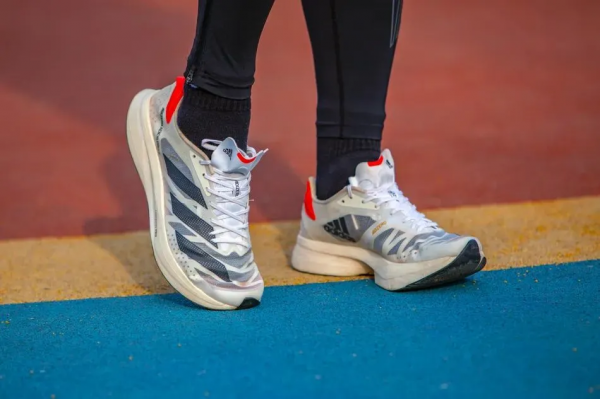 集齊ADIOS PRO 2、PRIME X和BOSTON 10後，我就能不斷挑戰速度極限