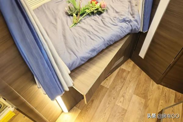 6座雙臥獨立淋浴房車,獨特佈局加大生活區,適合一家人長途旅行 6座雙臥獨立淋浴房車,獨特佈局加大生活區,適合一家人長途旅行