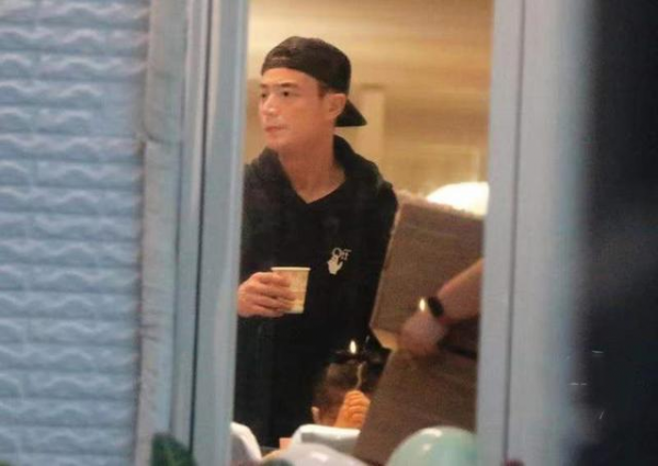 林心如久違驚豔一回!參加女兒生日宴造型隆重,穿針織衫秒變少女 林心如久違驚豔一回!參加女兒生日宴造型隆重,穿針織衫秒變少女