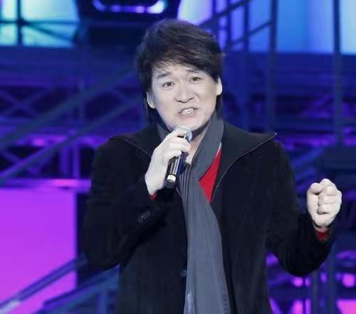 周華健:18歲與初戀失聯,25歲借錢娶外國女粉絲,相伴36年0緋聞 周華健:18歲與初戀失聯,25歲借錢娶外國女粉絲,相伴36年0緋聞