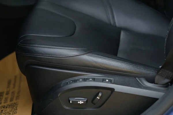 二手沃爾沃 V40：十萬級的品質代步車，安全又省心