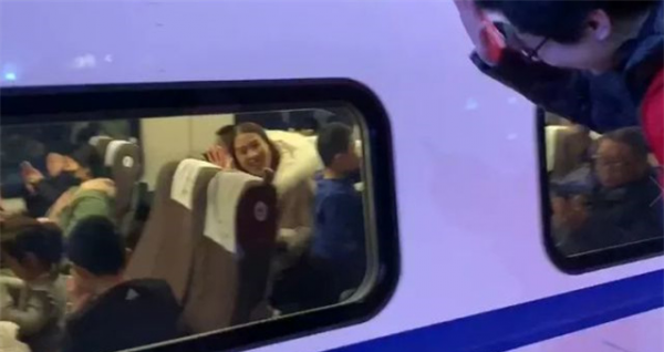 母親改嫁、父親入獄,6歲的她靠吃垃圾為生!30年後終於回家 母親改嫁、父親入獄,6歲的她靠吃垃圾為生!30年後終於回家