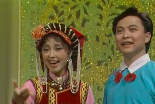 著名的彝族歌手除了吉克雋逸,還有這位年近60歲的美麗歌者 著名的彝族歌手除了吉克雋逸,還有這位年近60歲的美麗歌者