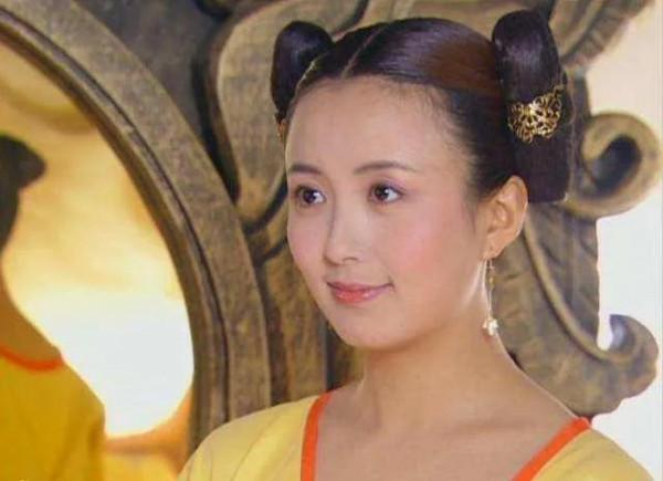 演員楊童舒，34歲在劇組意外懷孕，老公只是一個普通生意人