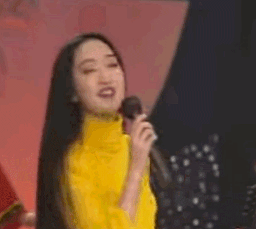 春晚40年女星造型史，前衛絕美的開創時尚，混進奇怪好笑的更搶戲