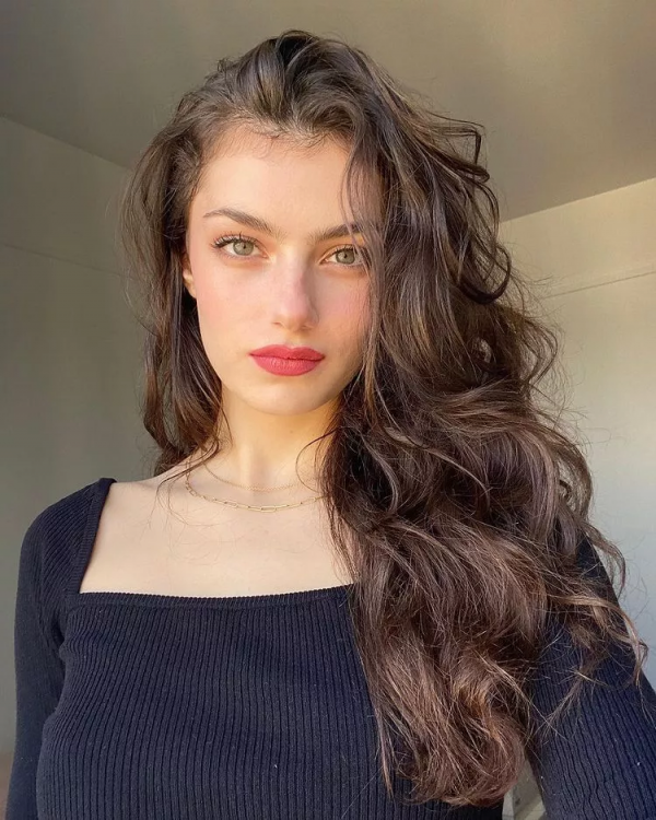 別再亂披頭髮了！這3款新年髮型才夠美夠撩人