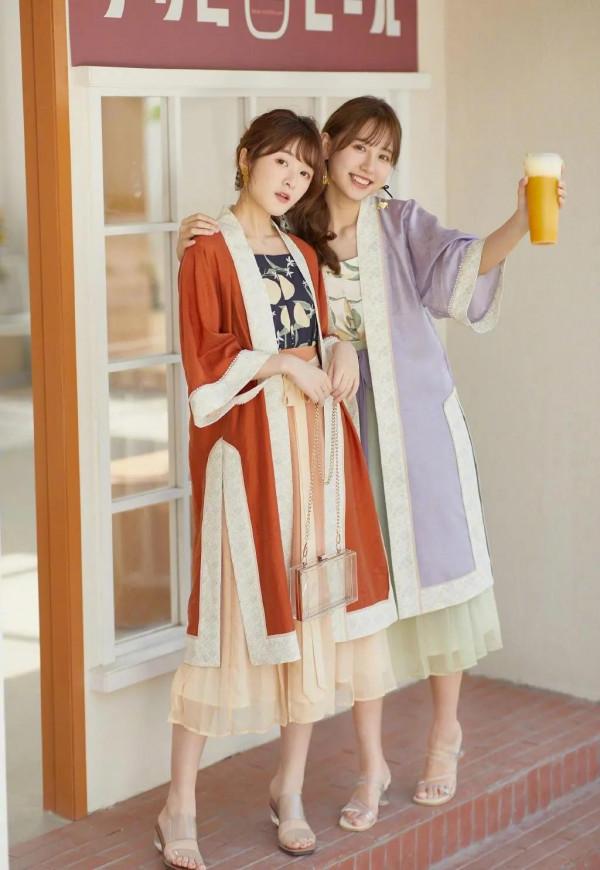 周星馳乾女兒真長大了，穿國風裙顯得好俏皮，沒了“假小子”氣質