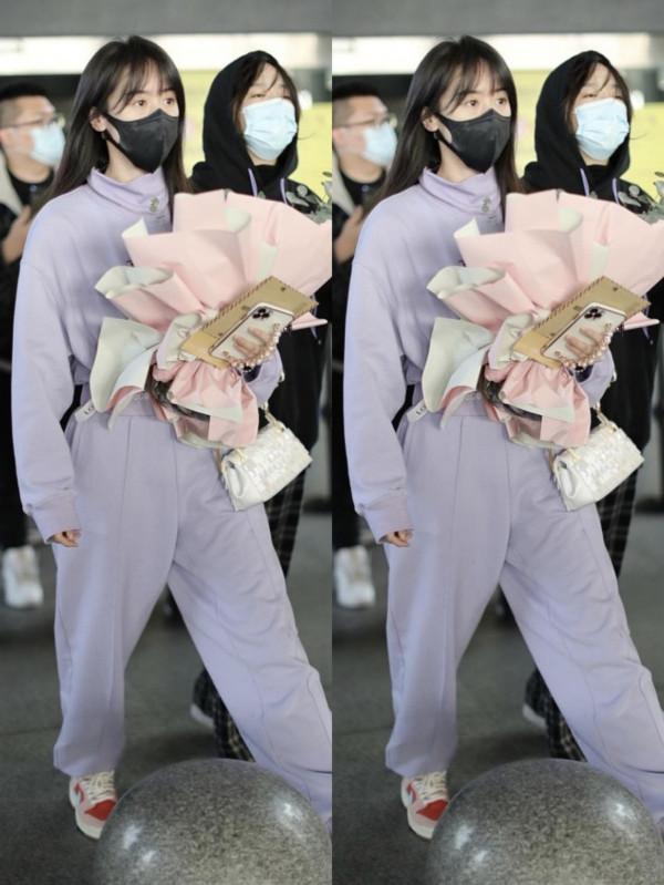 袁冰妍私下裡穿得真甜，一身淡紫色裝扮好溫柔，素顏也很清純