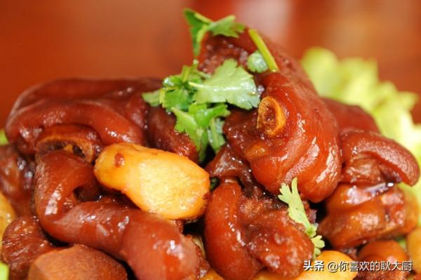 紅燒雙蹄:一葷一素,你意想不到的巧妙搭配 紅燒雙蹄:一葷一素,你意想不到的巧妙搭配