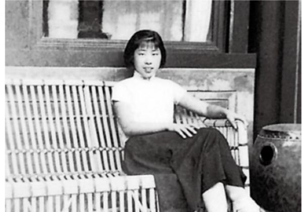 83年王光美重返毛主席故居，臨走留下一句話：您永遠的學生王光美