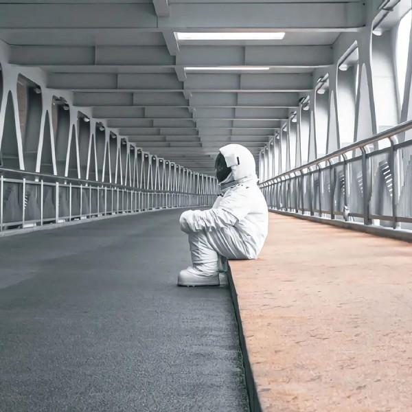 宮崎駿曾經說過，當你無法再擁有時，你唯一能做的是不再忘記