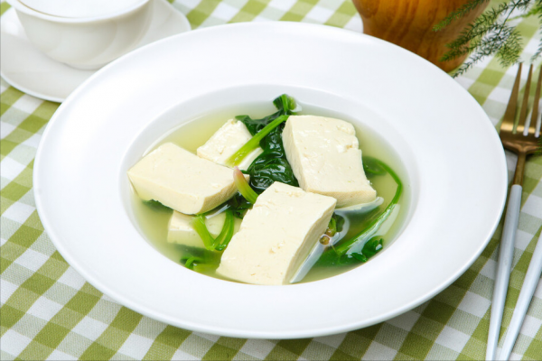 廣東人做湯有一手,連豆腐湯都好喝,湯汁濃白,不放雞精也很鮮 廣東人做湯有一手,連豆腐湯都好喝,湯汁濃白,不放雞精也很鮮