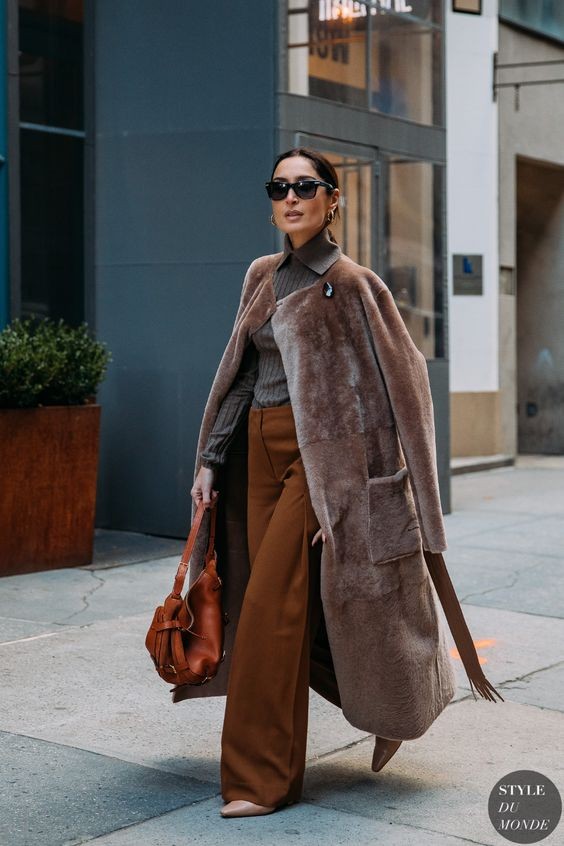 大媽們都愛的“貂皮大衣”怎麼穿?從這三點入手,擺脫土氣顯氣質 大媽們都愛的“貂皮大衣”怎麼穿?從這三點入手,擺脫土氣顯氣質