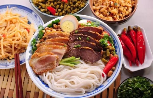 聞名全國的“8碗粉”，幾天不吃就嘴饞，你最喜歡哪一種呢？