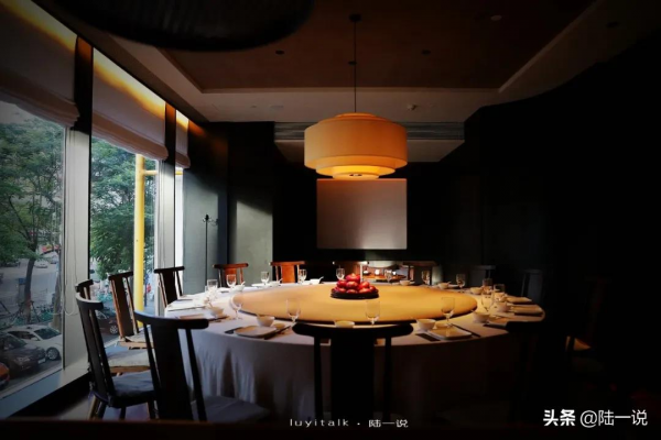 10人消費將近4000元，鮮松茸、大黃魚、羅氏蝦、私房牛肉都不錯