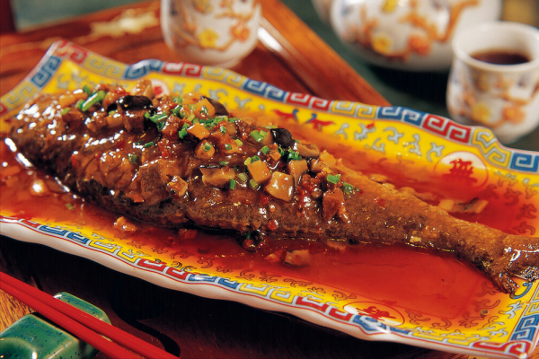 不管燉什麼魚，別用料酒去腥，多放一種醬，魚肉香嫩鮮美，無腥味