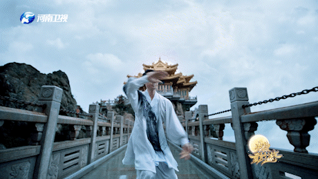 吳彤吹笙伊洛間,古今對弈老君山,太極拳動風雲起,覽此疑為世上仙 吳彤吹笙伊洛間,古今對弈老君山,太極拳動風雲起,覽此疑為世上仙