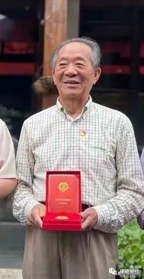 70位光榮在黨50年的老首長、老戰友,你認識幾位? 70位光榮在黨50年的老首長、老戰友,你認識幾位?