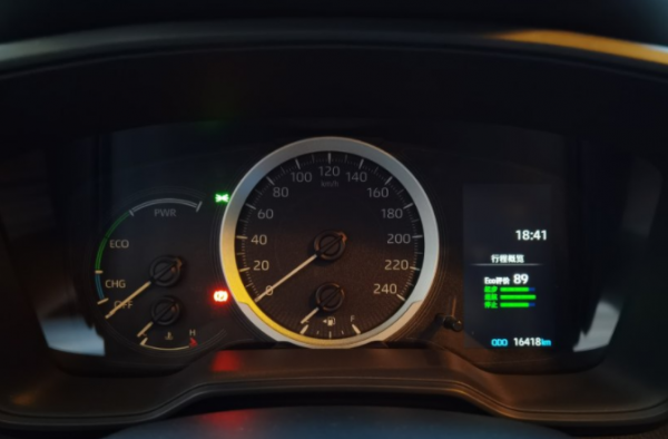 卡羅拉雙擎行駛3萬公里,車主分享3個優點3個缺點 卡羅拉雙擎行駛3萬公里,車主分享3個優點3個缺點