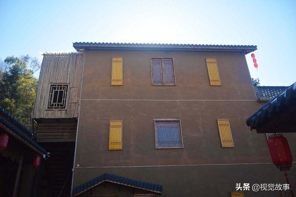 城裡人到山中建瓦房，裝修豪華，看為啥有人稱&OpenCurlyDoubleQuote;不敢住&rdquo;