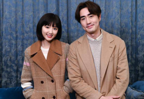 33歲毛曉彤掃蕩高階商場，一身名牌穿搭價值10萬，保鏢陪伴排場大