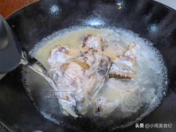 家裡有孩子的這湯要常做，蛋白質含量高營養滋補，湯汁濃白味道鮮