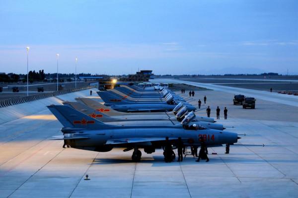 中國航空史上最正確的抉擇，放棄西方戰機，選蘇27讓空軍進步30年