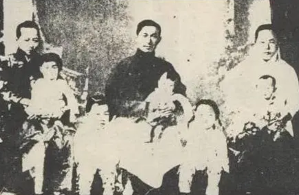 &OpenCurlyDoubleQuote;護國軍神&rdquo;蔡鍔34歲因病逝世，其後人現狀如何？