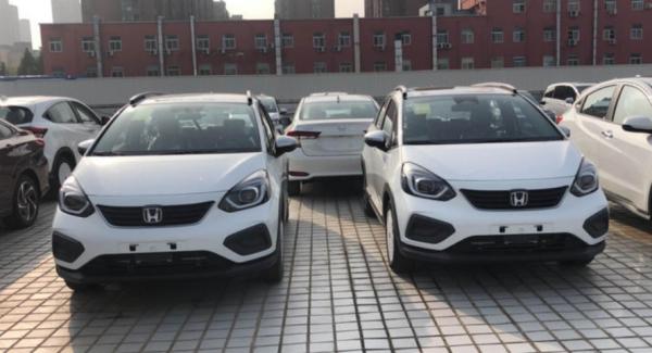 2022款本田飛度實車曝光!細節略有調整,仍提供兩種外觀設計 2022款本田飛度實車曝光!細節略有調整,仍提供兩種外觀設計