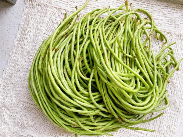 想吃酸豆角自己在家做，2種醃製方法，2天就能吃，酸辣脆爽不變質