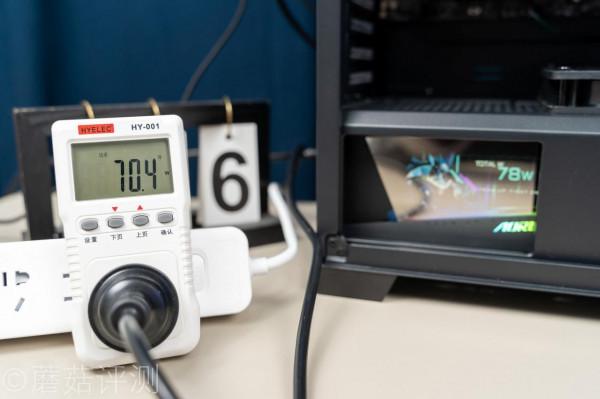 螢幕酷炫,用料誇張,適合高階玩家、技嘉鉑金雕1200W白金牌電源 螢幕酷炫,用料誇張,適合高階玩家、技嘉鉑金雕1200W白金牌電源