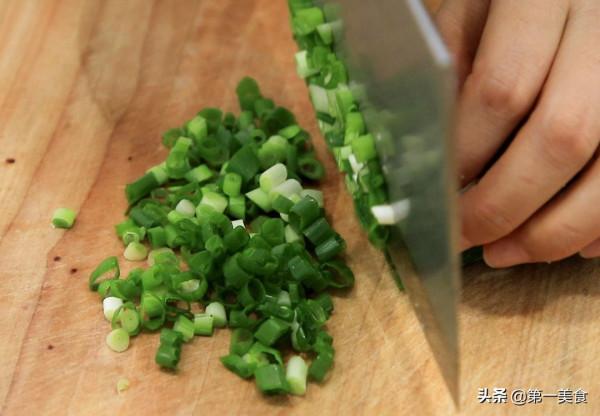 想要醬香餅好吃，一看醬料的熬製，二看如何用水，醬香濃郁又鬆軟