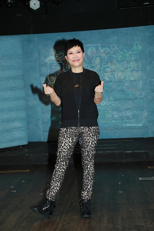 陳潔靈氣質太挺出眾，穿“豹紋褲”很個性，但衣品有些一言難盡