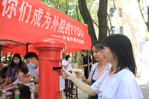 湖北商貿學院迎新現場直擊：很高興遇見你，2021級的小萌新