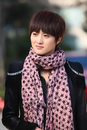 靳東初戀女友：隋俊波一生三段感情，結婚八年，老公身份至今是謎