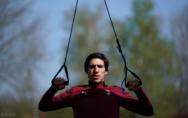 揭秘:米蘭VS尤文背後,是託納利和洛卡特利的戰爭,很顯然他贏了 揭秘:米蘭VS尤文背後,是託納利和洛卡特利的戰爭,很顯然他贏了