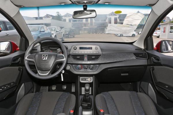 寶駿310 手動舒適型，售4.29萬元，造型年輕，駕乘感受輕快