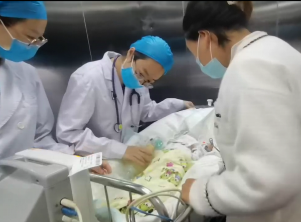 河南姑娘嫁給廣西郎,女兒出生只有860克重,4個月後才出保溫箱 河南姑娘嫁給廣西郎,女兒出生只有860克重,4個月後才出保溫箱