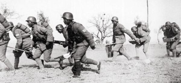 80門火炮齊轟,林彪一線督戰,怒摔望遠鏡:浪費炮彈 80門火炮齊轟,林彪一線督戰,怒摔望遠鏡:浪費炮彈