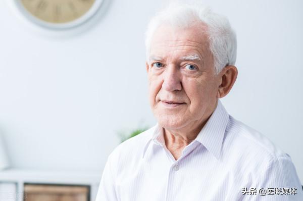 為何老人聞不到身上的“怪味”？這4種情況，可能會導致味道明顯