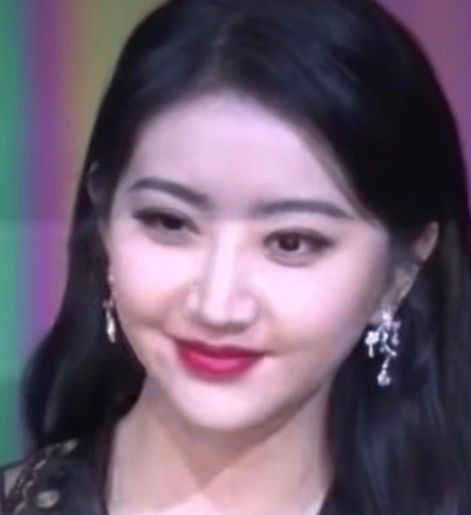 女明星發福之後的顏值有多可怕！趙露思臉像饅頭，劉亦菲滿臉油光