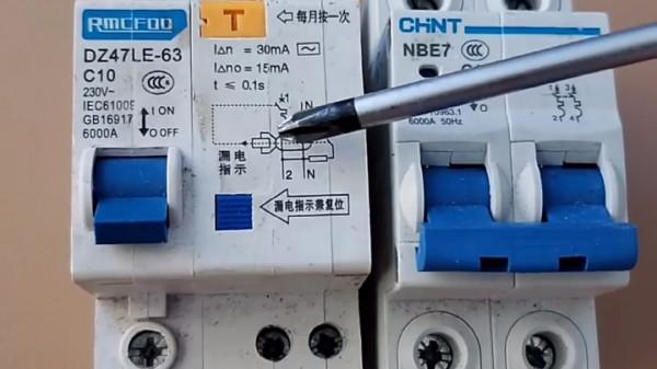 家庭裝修做配電箱裡，空氣開關和漏保不能同時裝，這是真的嗎？