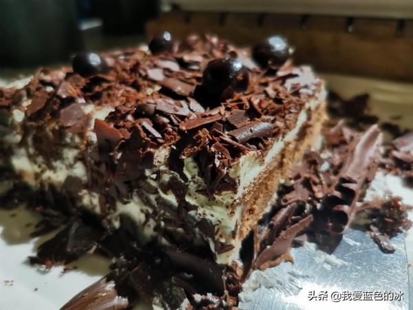 在北京入住的一家酒店的行政酒廊裡，欣賞故宮景色的晚餐