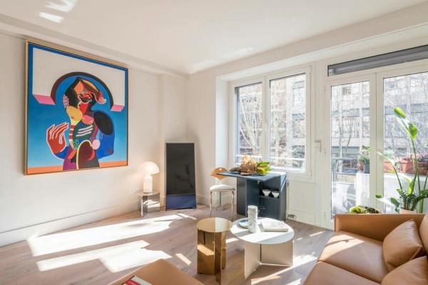 有陽臺有陽光的家，櫥櫃轉角佈局別具一格，一個人獨自生活也精彩